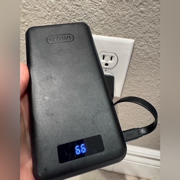 Black Portable Chargers - Picture 9 of 11